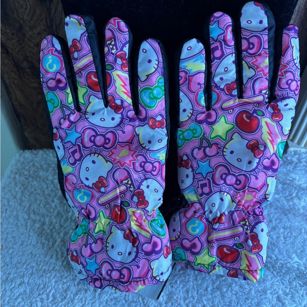 Bioworld Hello Kitty Colorful Kids Mittens - Picture 3 of 8